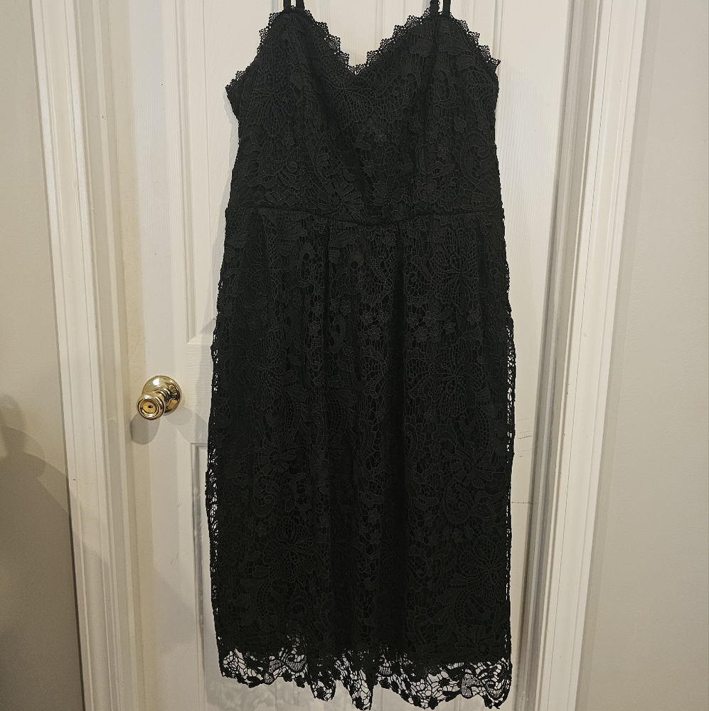 City Chic Black Sweetheart Spaghetti Strap Midi Dress